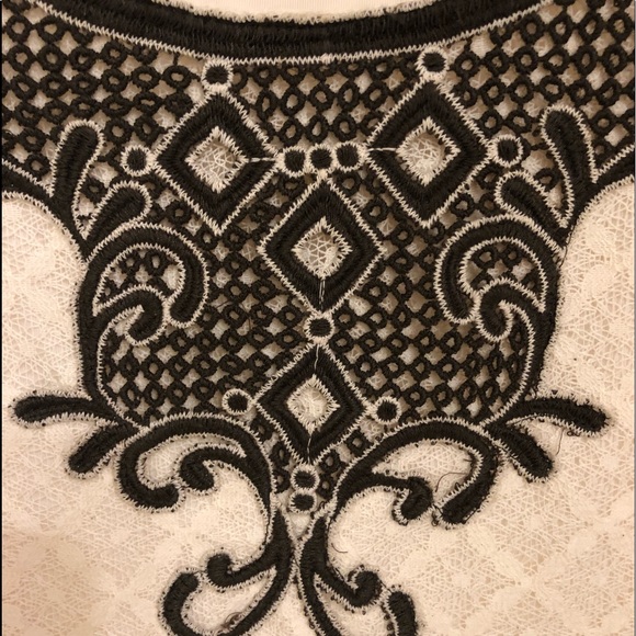 FREE with purchase: Chelsea & Violet tank, cream w/ embroidery, tank, Sz S - Picture 2 of 11